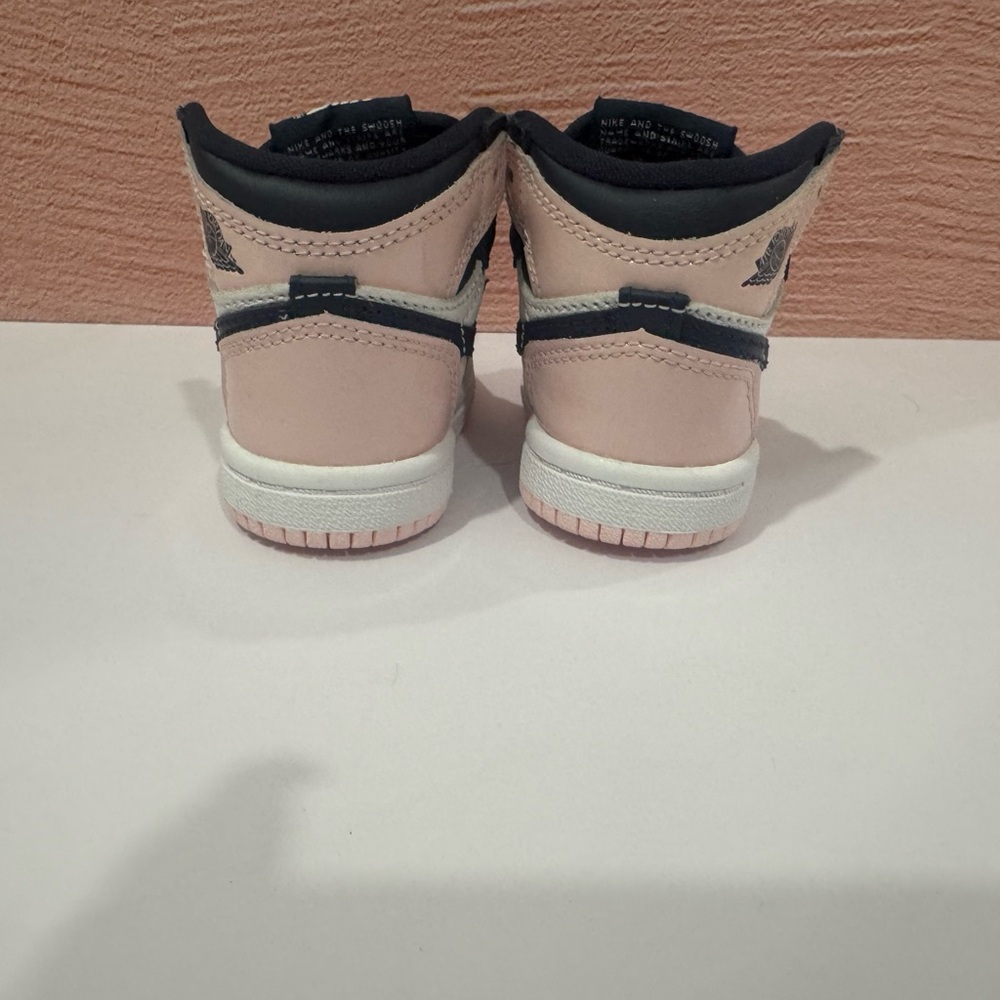 Nike Air Jordan 1 Retro High OG "Atmosphere Bubble gum - Picture 2 of 12